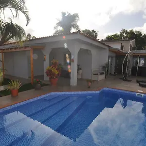https://luxusvilla-puerto-de-la-cruz.in-canary-islands.com